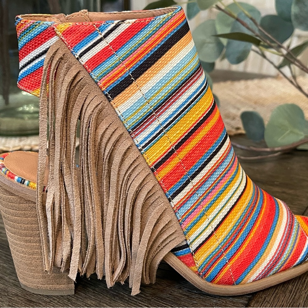 Very Volatile Serape Peep Toe Fringe Stripe Heels Womens 7 Multicolor Boho
